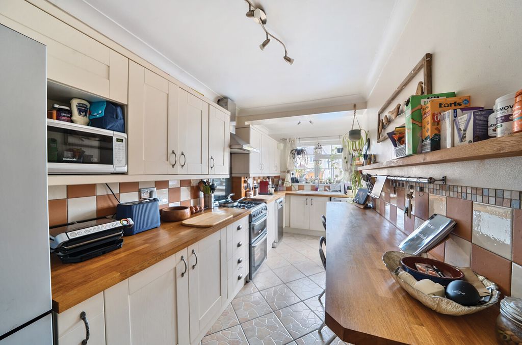 Property photo 3 of 12 1327911-12-687E57...