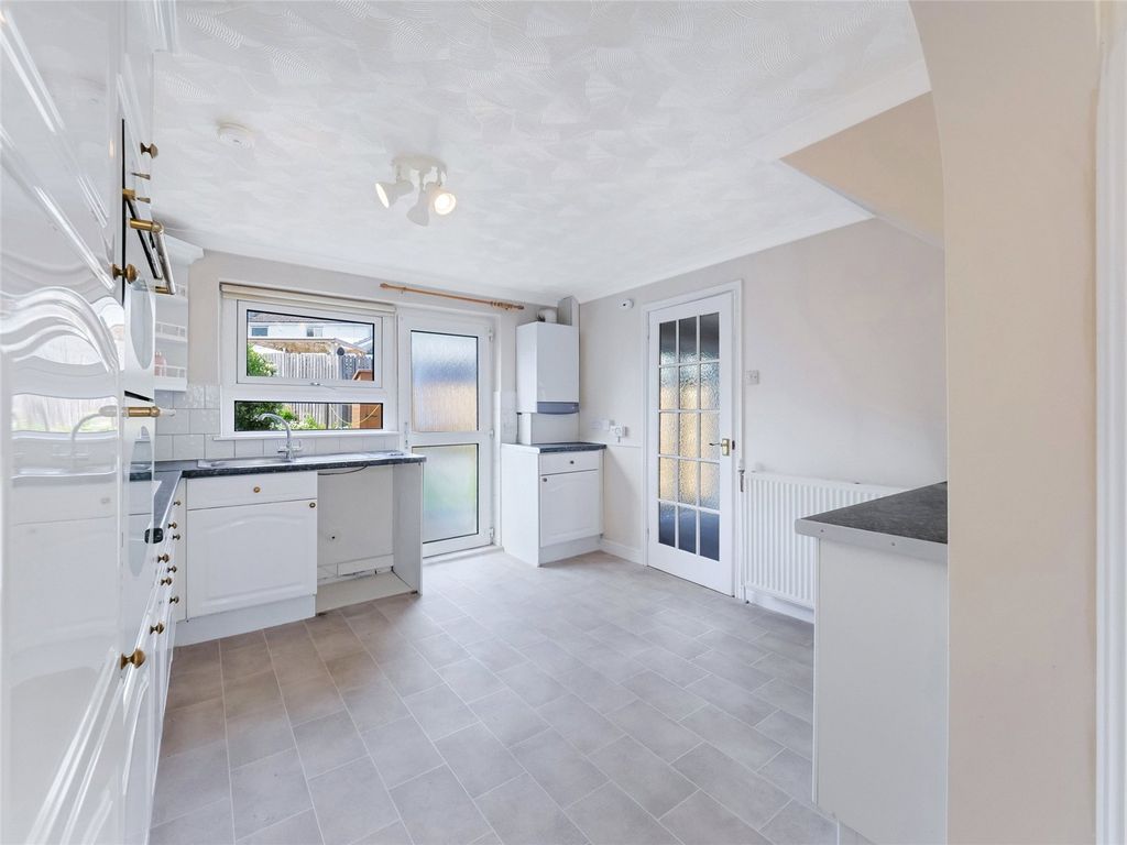 Property photo 3 of 20 Kitchen