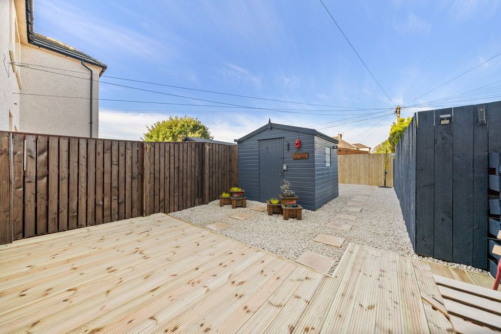 Property photo 3 of 25