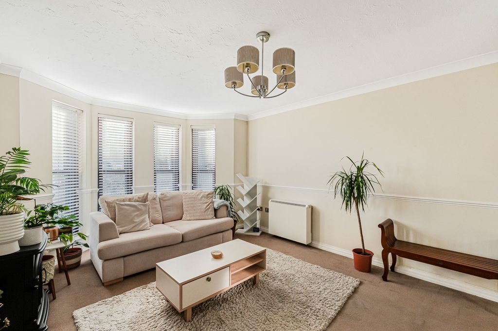 Property photo 2 of 11 Lounge