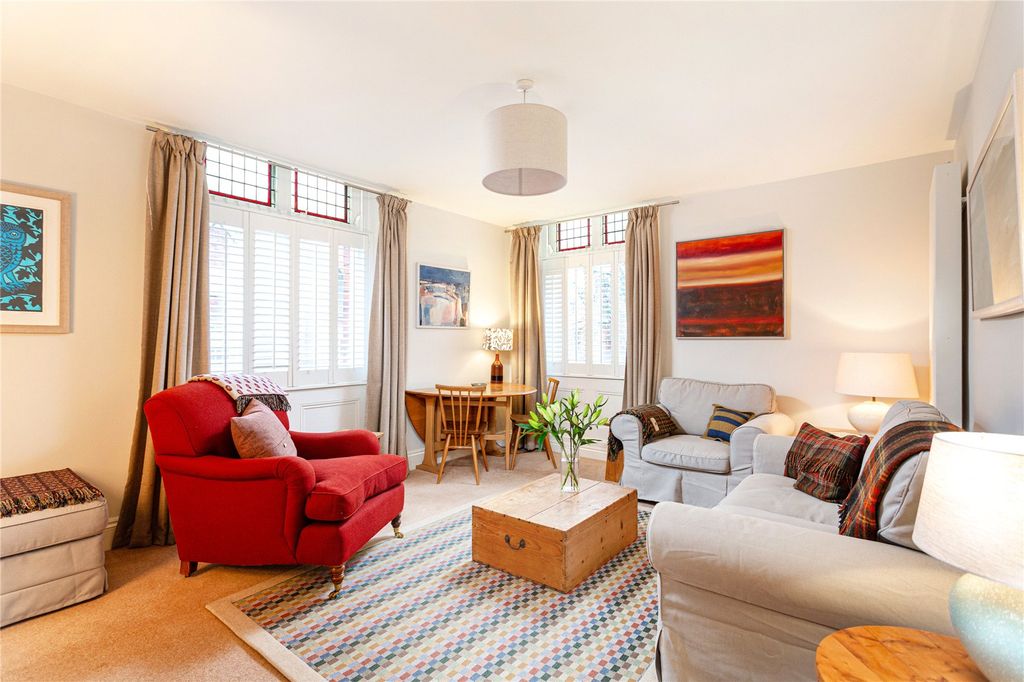 Property photo 2 of 14 Sitting Room