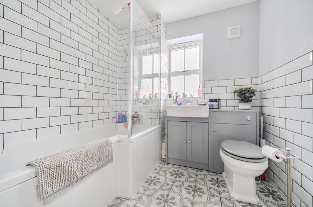 Property photo 2 of 29 1375402-18-69135c2200F4E