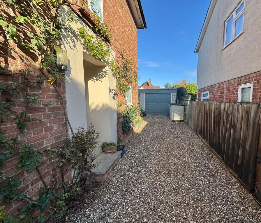 Property photo 3 of 33