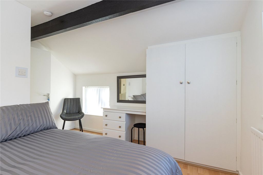 Property photo 1 of 14 Room 3