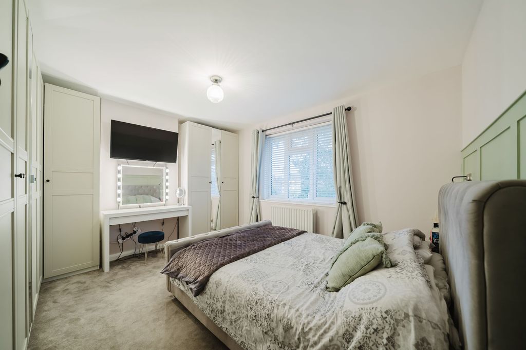 Property photo 3 of 26