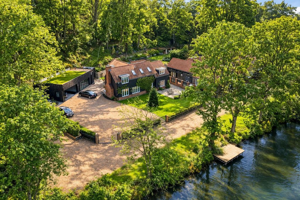 Property photo 1 of 44 c7A2cc75-7446-45A7-B366-13d895B8Dfb9.Png