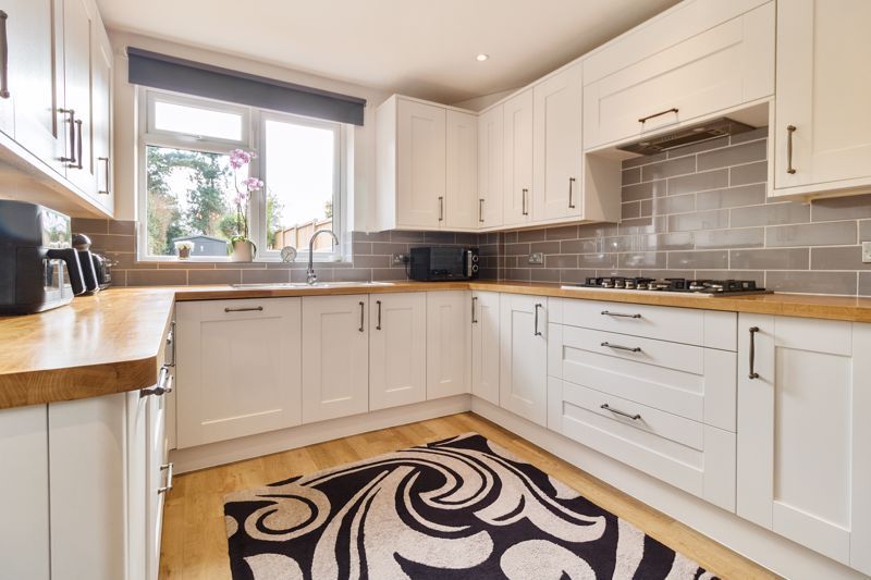 Property photo 3 of 16 Kitchen