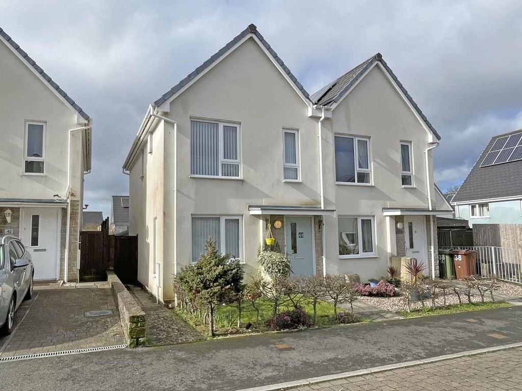 Property photo 1 of 13 Yellowmead Road 40 Front.Jpg