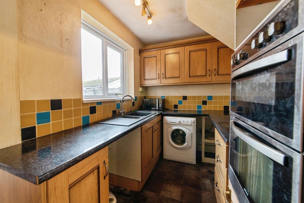 Property photo 2 of 18