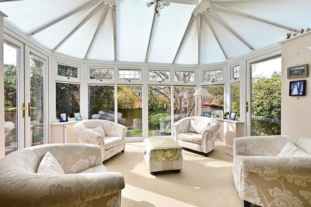 Property photo 3 of 18 Schroeder Close