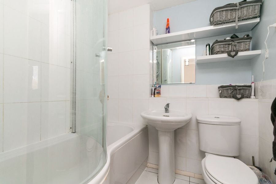 Property photo 3 of 7 B2A95490-6189-4132-9