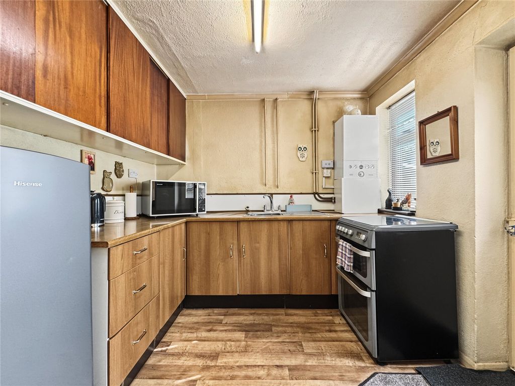 Property photo 2 of 18 Kitchen