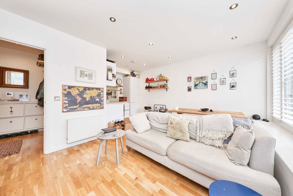 Property photo 2 of 6