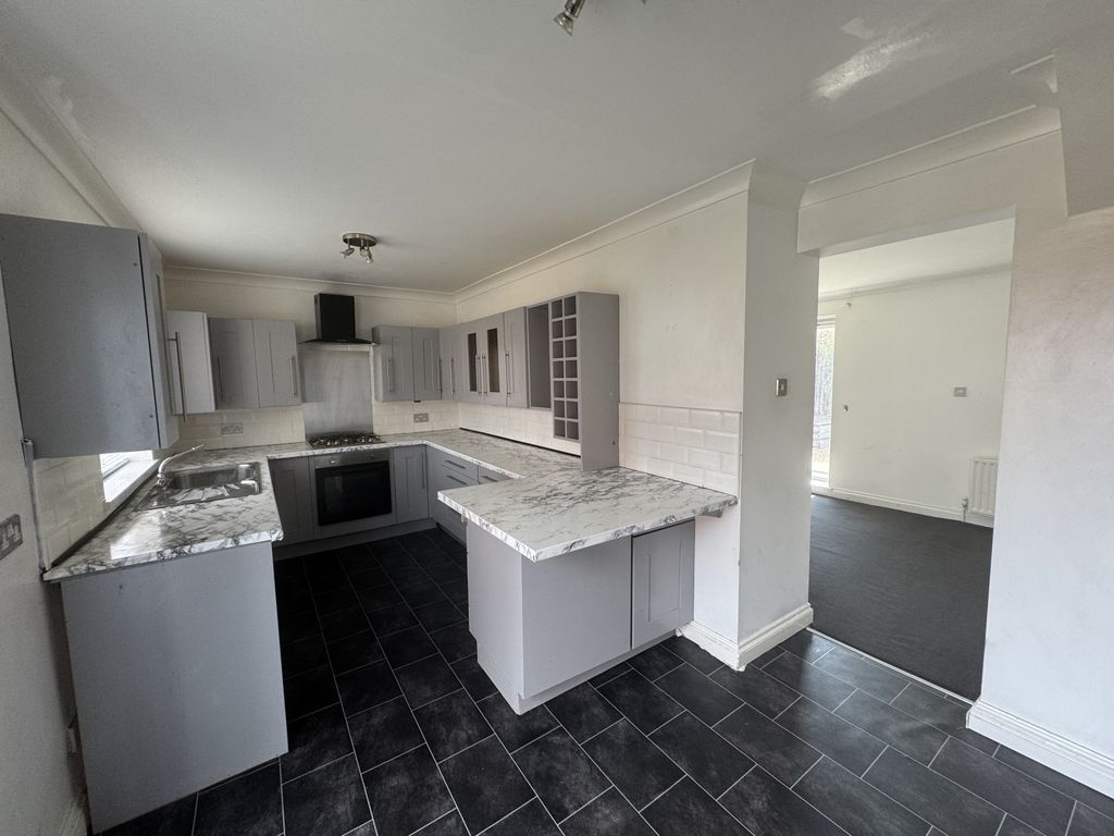 Property photo 3 of 8 Img_3386
