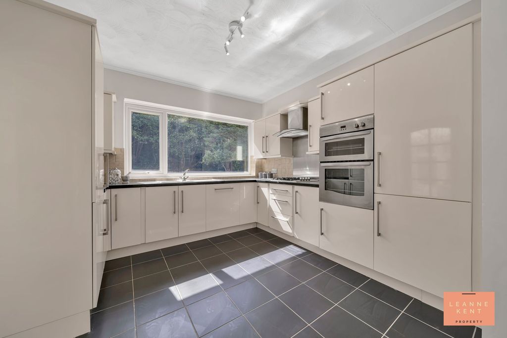 Property photo 3 of 40