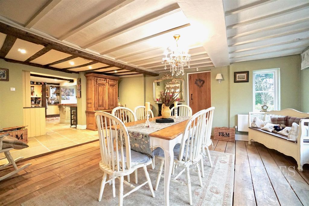 Property photo 2 of 37 Breakfast Room
