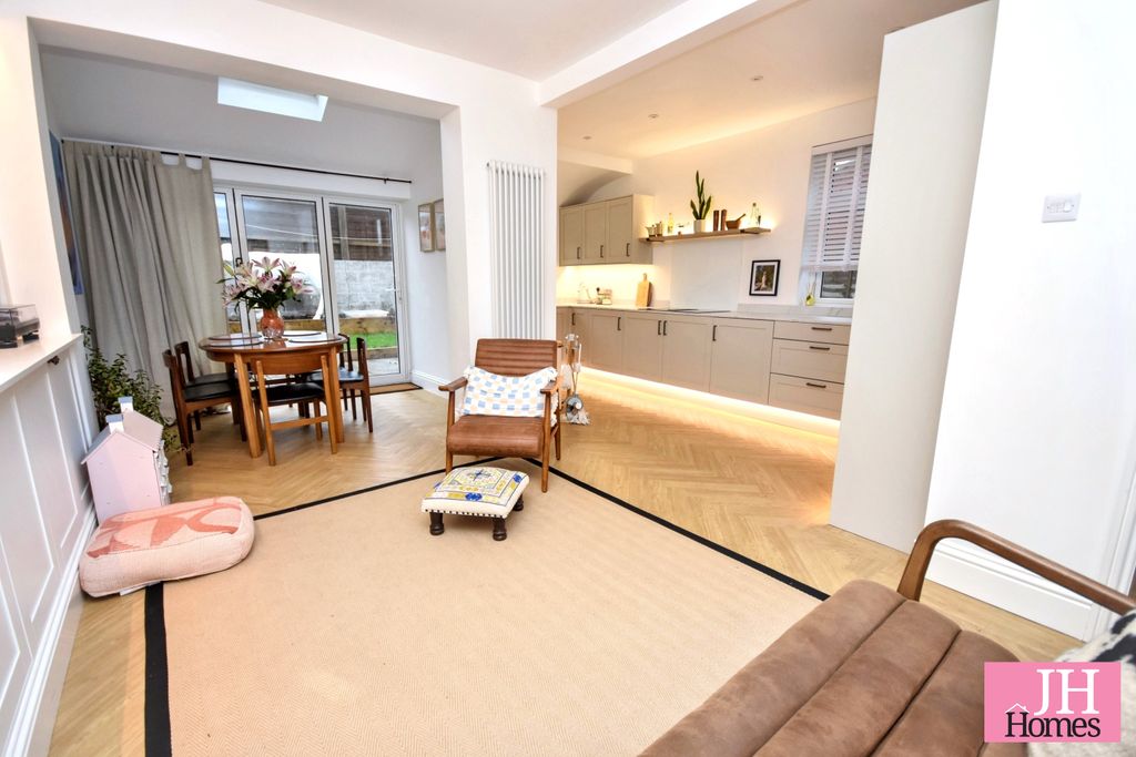 Property photo 2 of 23