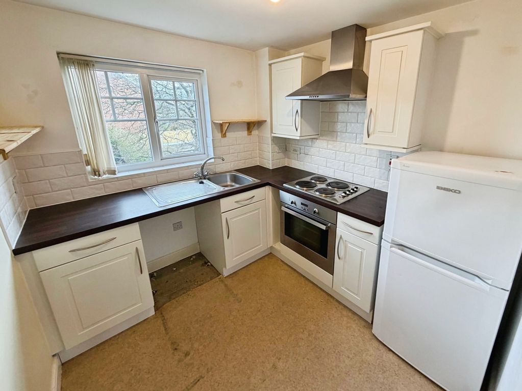 Property photo 2 of 8 Kitchen