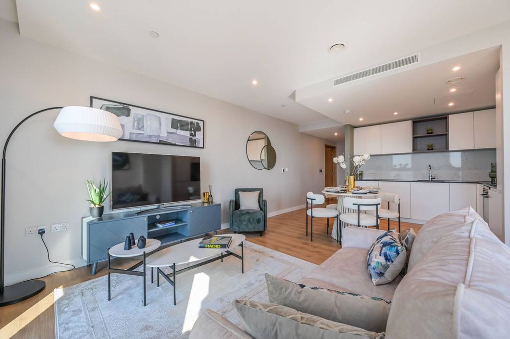 Property photo 2 of 39