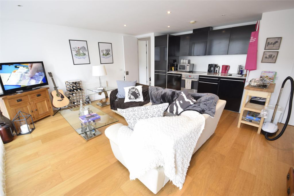 Property photo 1 of 9 Lounge