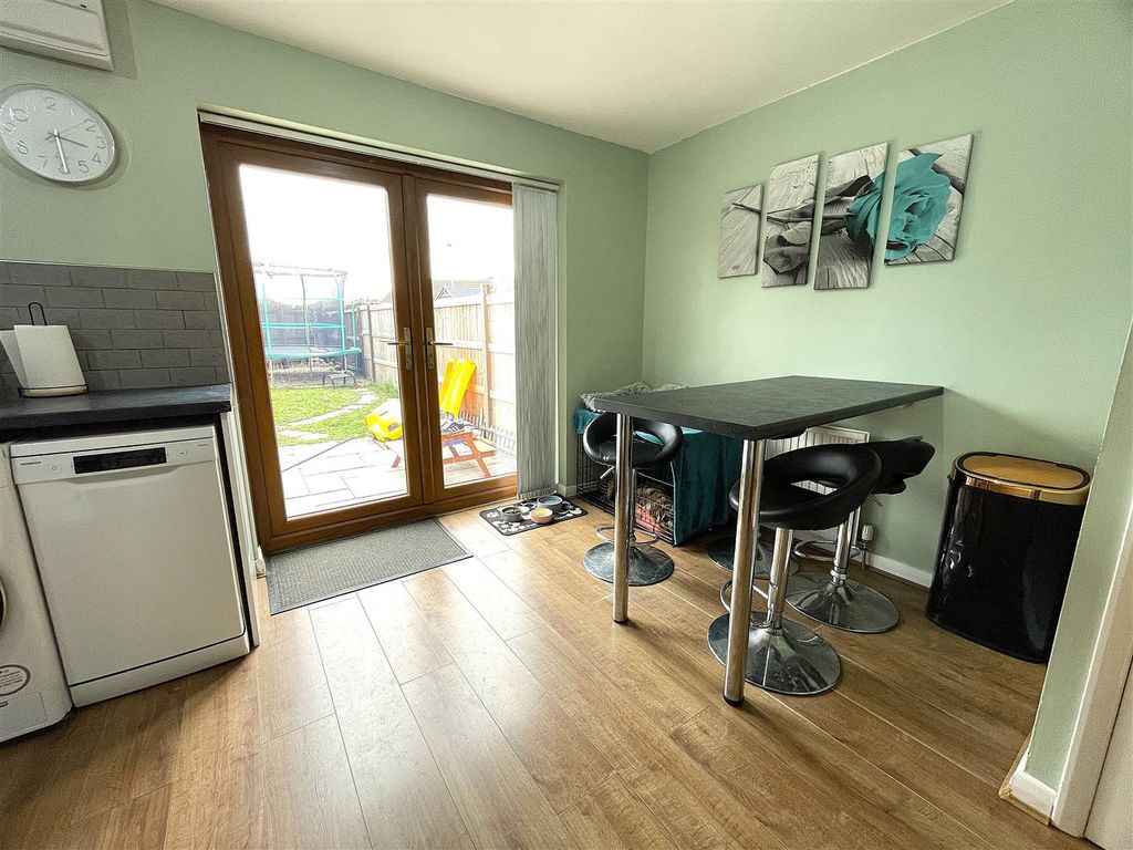 Property photo 3 of 18 Dining Area