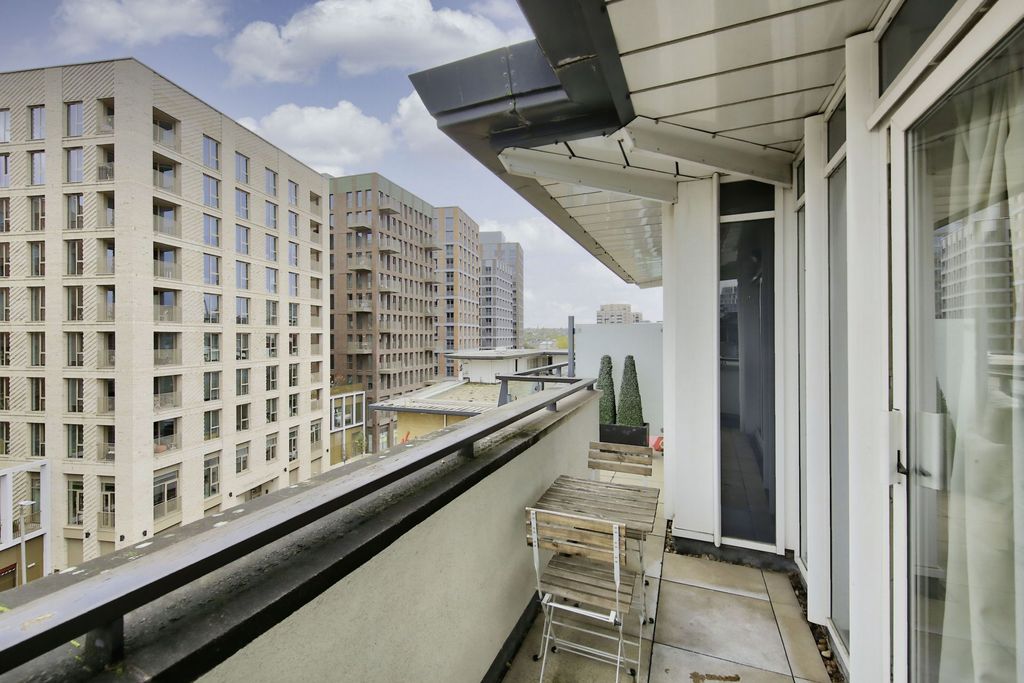 Property photo 1 of 9 Photo 8