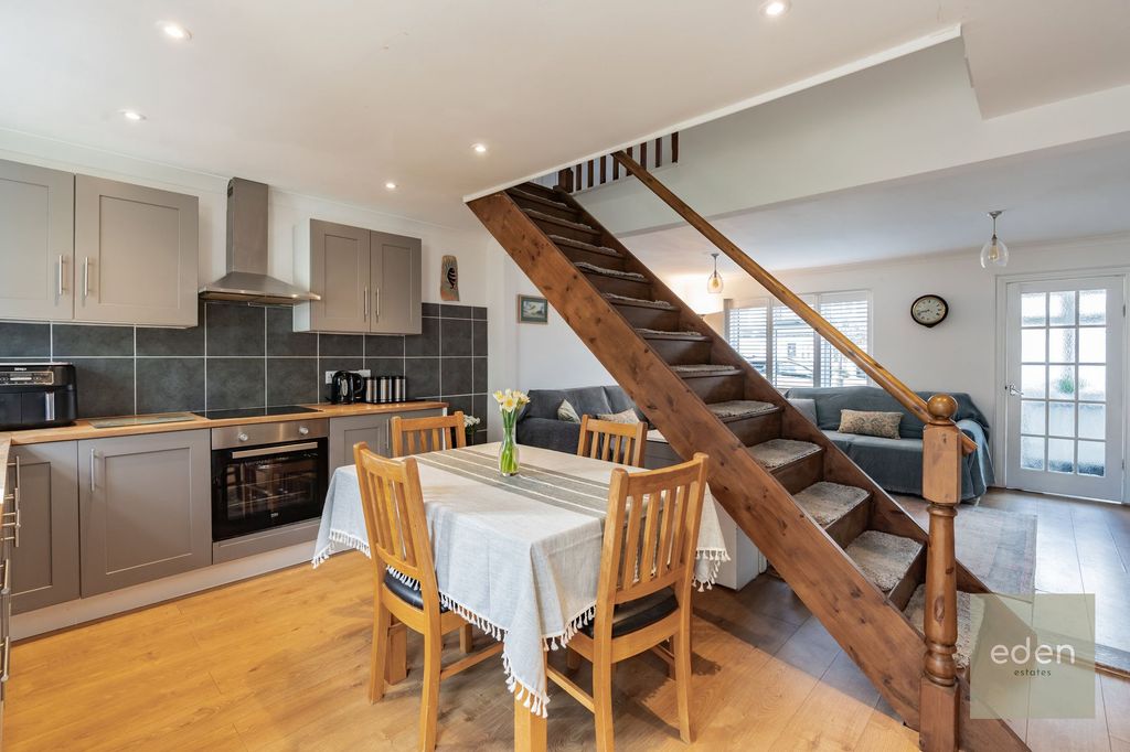 Property photo 2 of 21