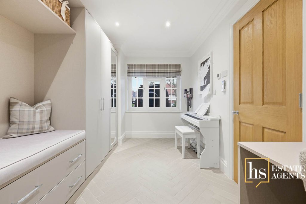 Property photo 3 of 35