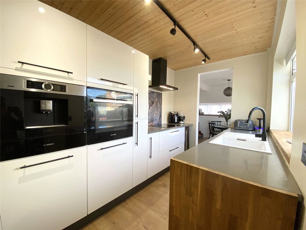 Property photo 3 of 17 Picture No. 10