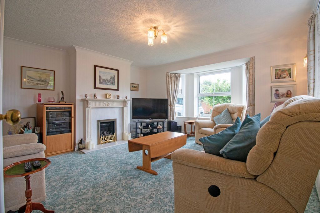 Property photo 2 of 28