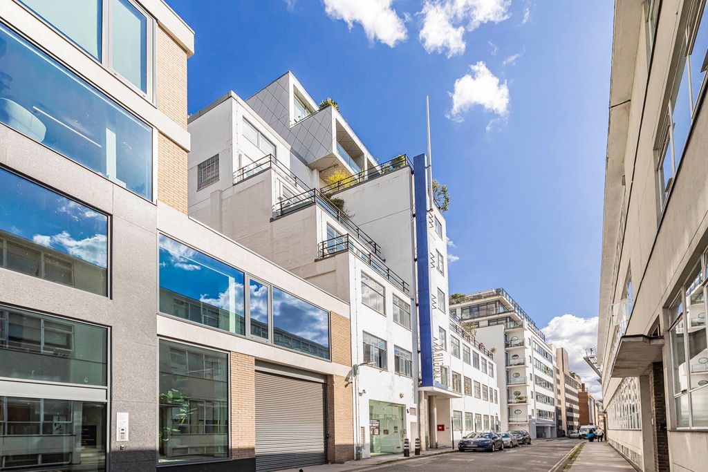 Property photo 2 of 17 Exterior