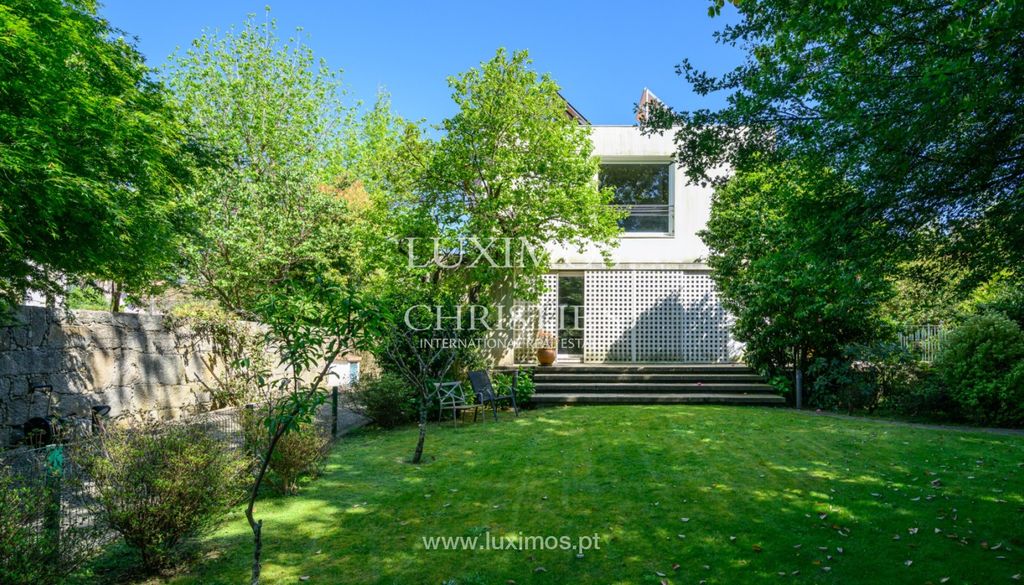 Property photo 1 of 42