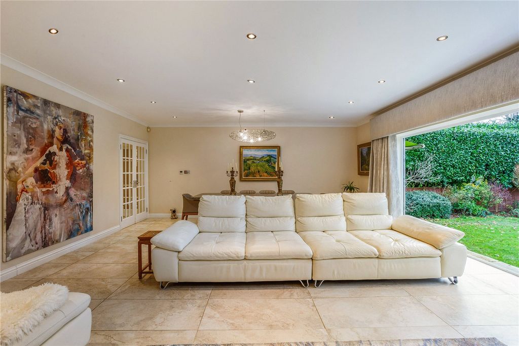 Property photo 3 of 22 Sitting Room