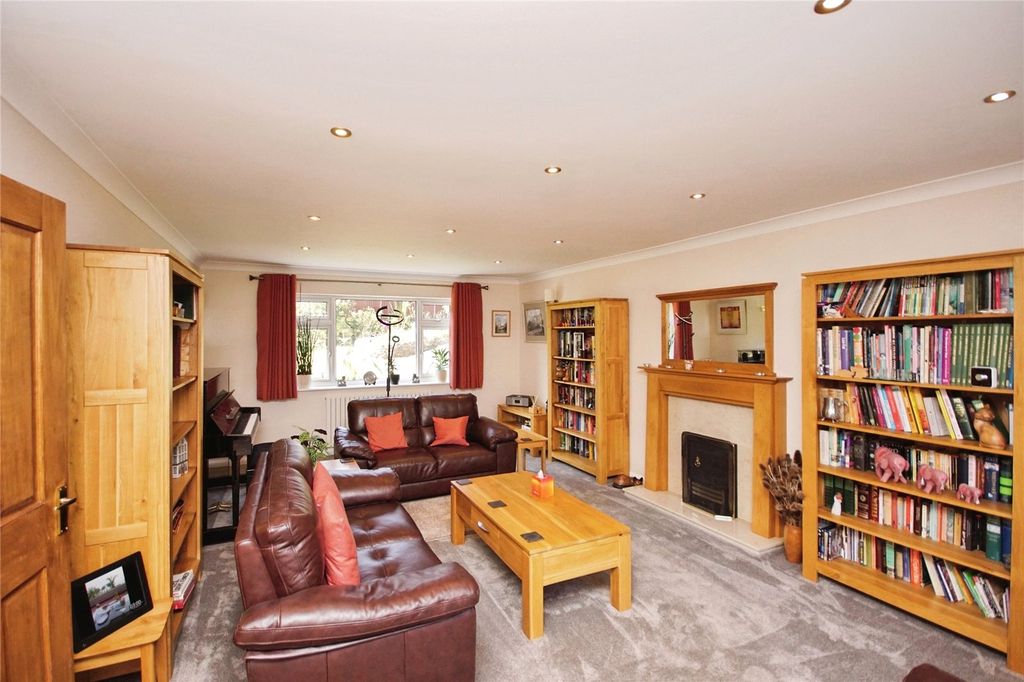 Property photo 2 of 38 Picture No. 25