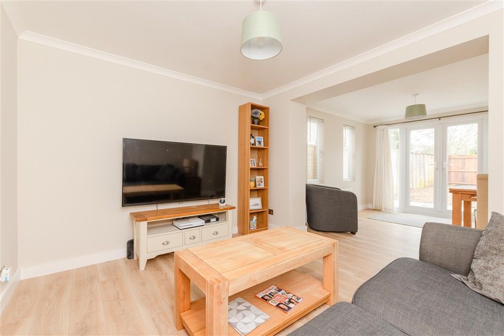 Property photo 2 of 11 Lounge