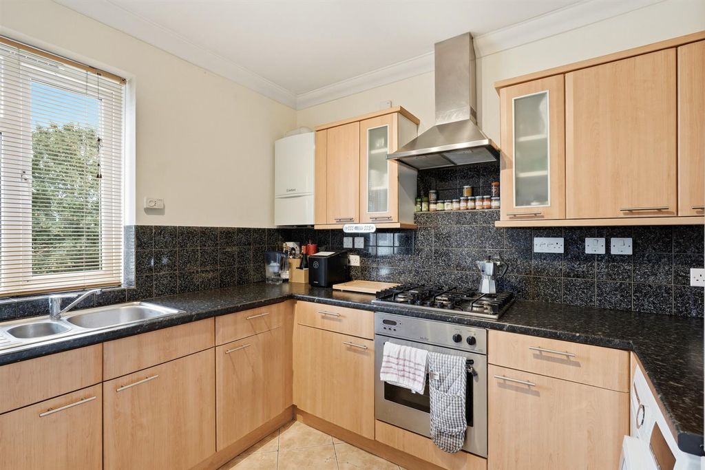 Property photo 3 of 14 Flat128-Earlhamcourt-005.Jpg