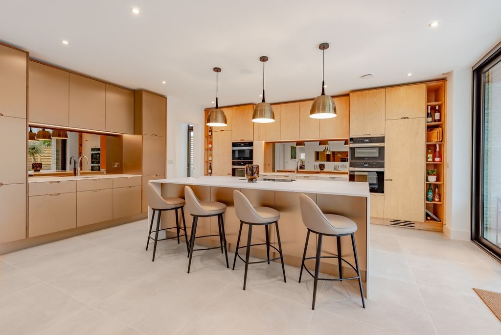 Property photo 2 of 18