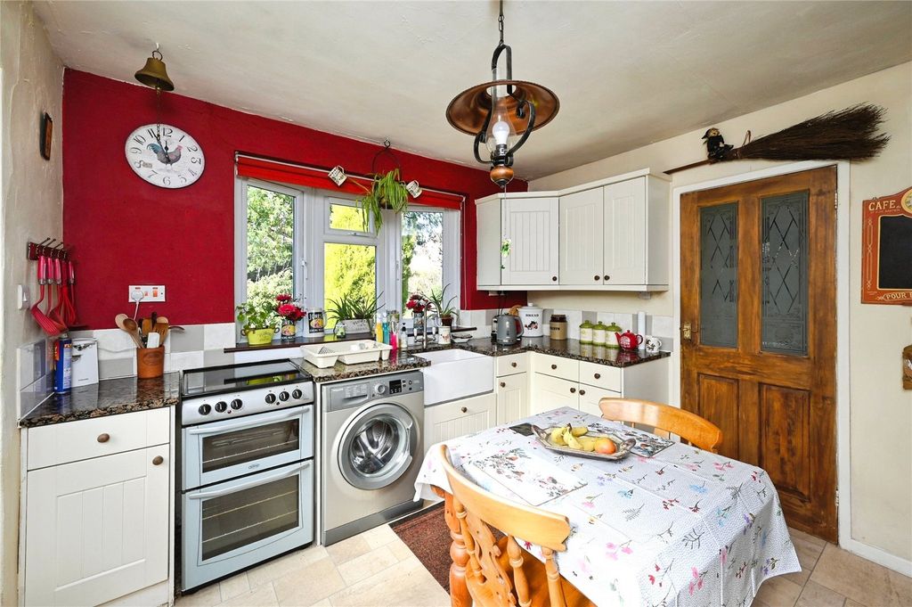 Property photo 3 of 17 Kitchen