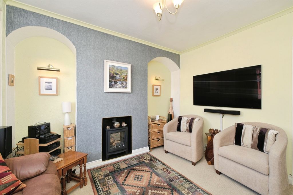 Property photo 3 of 18