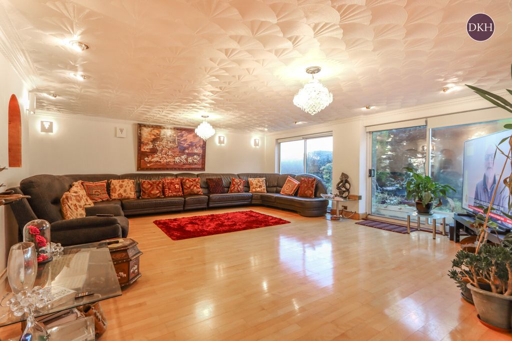 Property photo 2 of 19 Picture No. 13