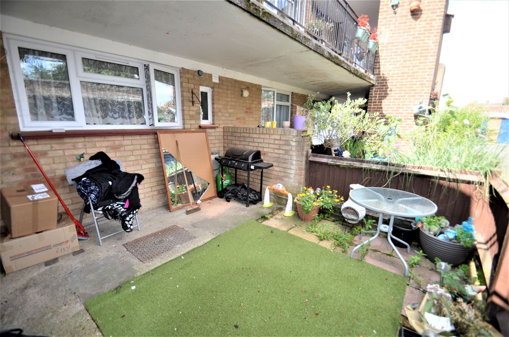 Property photo 2 of 8