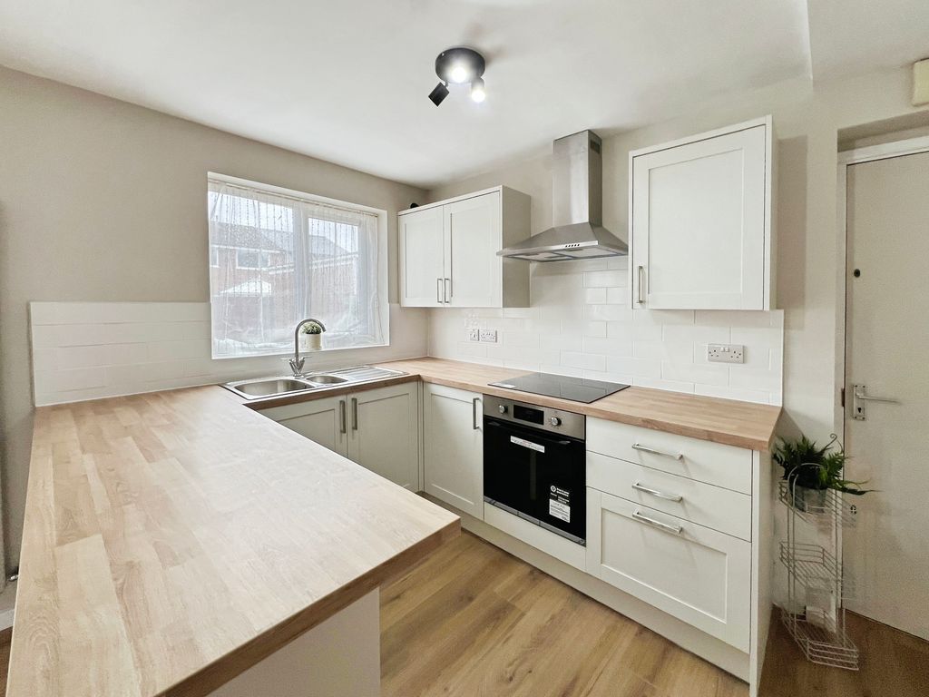 Property photo 3 of 13 Kitchen