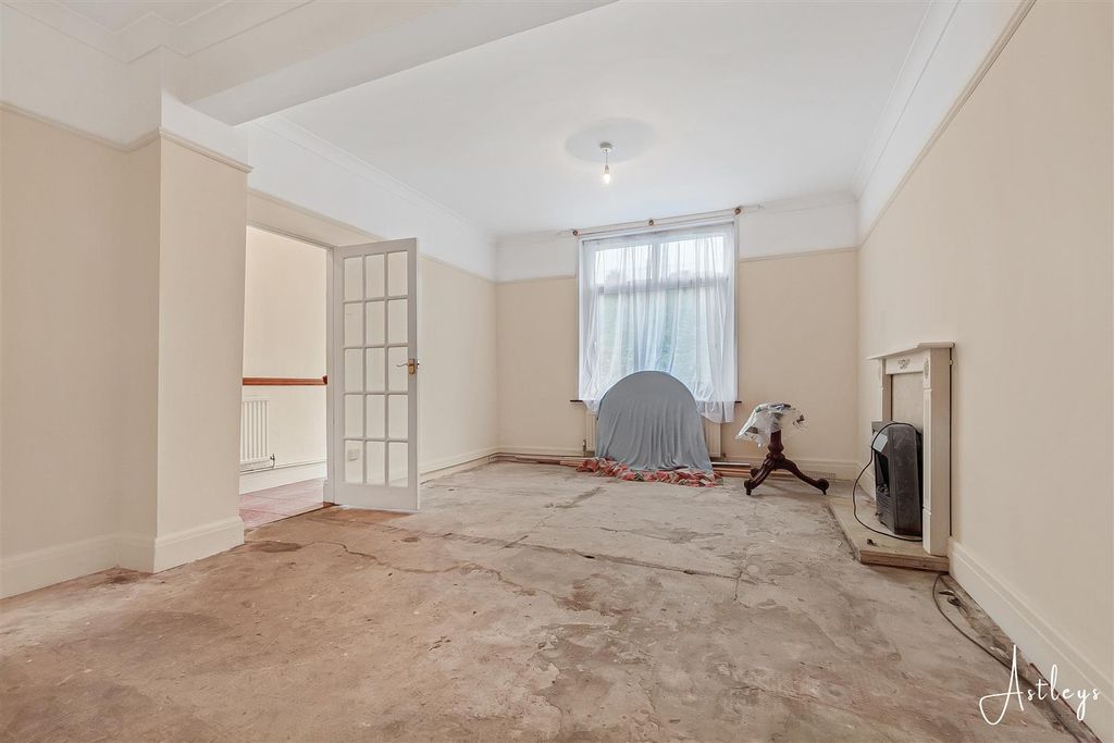 Property photo 2 of 14 Lounge/Dining Room
