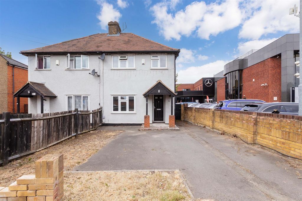 Property photo 1 of 14 6 Cippenham Lane-5.Jpg