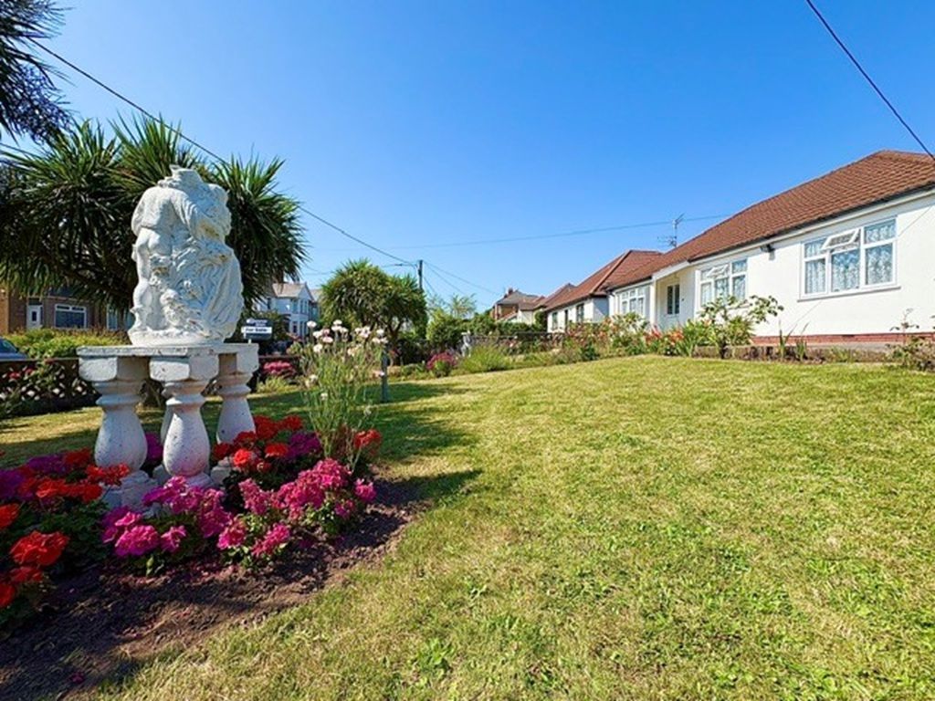 Property photo 2 of 32