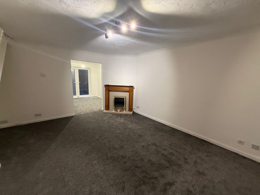 Property photo 3 of 9 Gallery