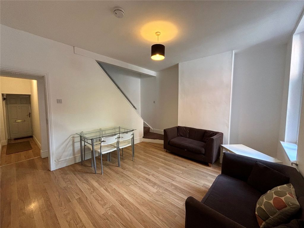 Property photo 2 of 13 Lounge