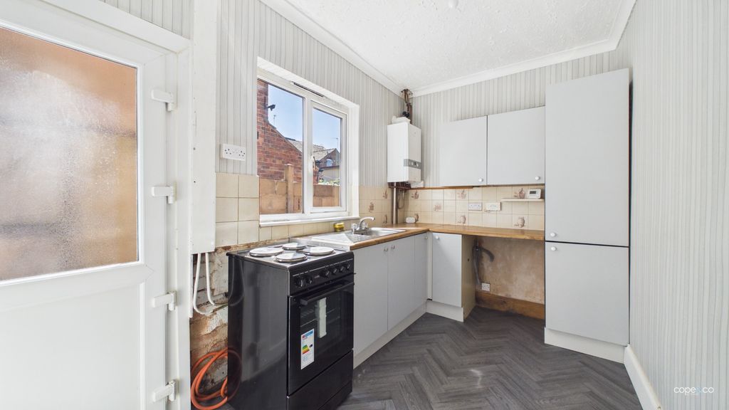 Property photo 2 of 14 5250216