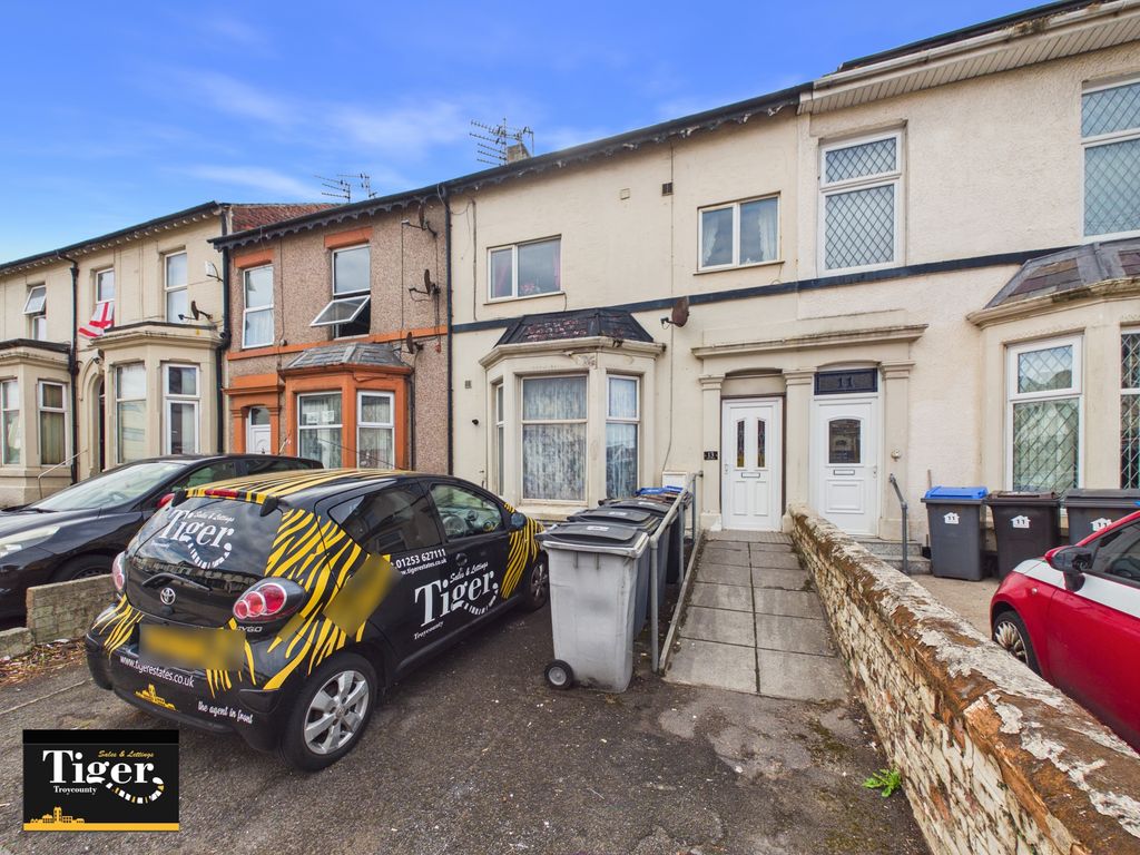 Property photo 1 of 9 Cam03440G0-Pr0660-Still010
