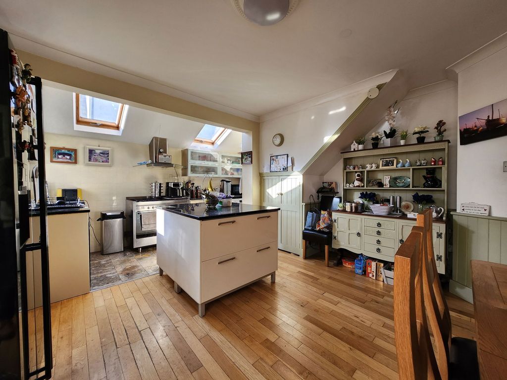 Property photo 3 of 21